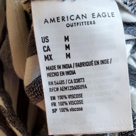 NEW! Cropped Blouse - Picture 4 of 4